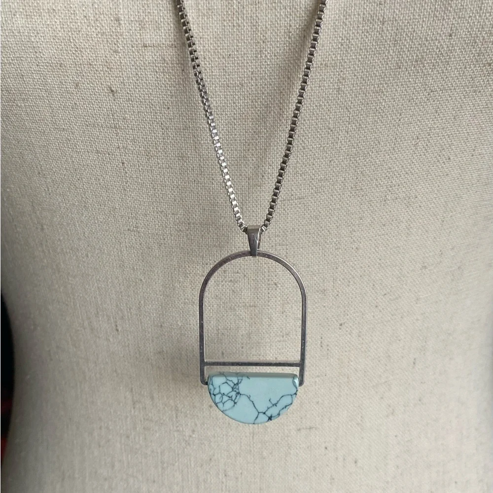 NWT-UNIVERSAL THREAD-LONG SILVER TONE NECKLACE